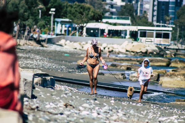Limassol Chipre Mayo 2020 Vista Personas Identificadas Divirtiéndose Playa Limassol — Foto de Stock