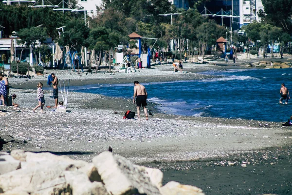 Limassol Chipre Mayo 2020 Vista Personas Identificadas Divirtiéndose Playa Limassol —  Fotos de Stock