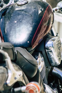 Kıbrıs Rum Kesimi 10 Mayıs 2020 'de Kıbrıs Rum Kesimi' nin Limasol adasında park halindeki Honda VLX motosikletine yakın çekim