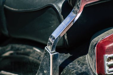 Kıbrıs Rum Kesimi 10 Mayıs 2020 'de Kıbrıs Rum Kesimi' nin Limasol adasında park halindeki Honda VLX motosikletine yakın çekim