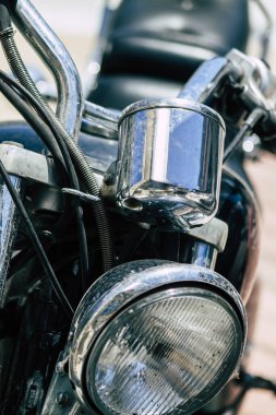 Kıbrıs Rum Kesimi 10 Mayıs 2020 'de Kıbrıs Rum Kesimi' nin Limasol adasında park halindeki Honda VLX motosikletine yakın çekim