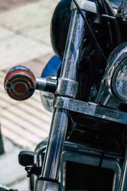 Kıbrıs Rum Kesimi 10 Mayıs 2020 'de Kıbrıs Rum Kesimi' nin Limasol adasında park halindeki Honda VLX motosikletine yakın çekim