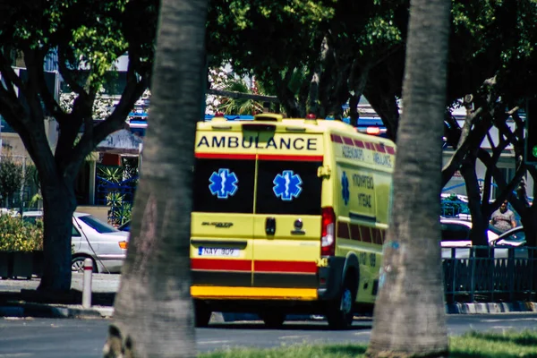 Limassol Chipre Mayo 2020 Vista Una Ambulancia Chipriota Tradicional Rodando —  Fotos de Stock