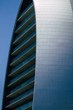 Kıbrıs Rum Kesimi 10 Mayıs 2020 'de Kıbrıs Rum Kesimi' nin Limasol adasındaki bir binanın cephesine baktı