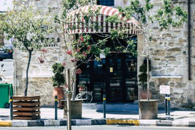 Limasol Kıbrıs Rum Kesimi 10 Mayıs 2020, Kıbrıs Rum Kesimi 'nin Limasol adasında 28 Ekim bulvarında bulunan bir mağazanın görüntüsü