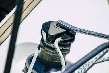 Kıbrıs Rum Kesimi 14 Mayıs 2020, Kıbrıs Rum Kesimi 'ndeki Limasol limanında demirlemiş bir teknenin yakını