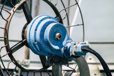 Kıbrıs Rum Kesimi 14 Mayıs 2020, Kıbrıs Rum Kesimi 'ndeki Limasol limanında demirlemiş bir teknenin yakını