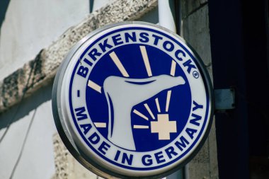 Kıbrıs Rum Kesimi 14 Mayıs 2020 'de Kıbrıs Rum Kesimi' nin Limasol adasının sokaklarında ticari bir tabela görüldü