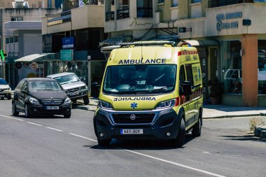 Kıbrıs Rum Kesimi 14 Mayıs 2020 Kıbrıs Rum Kesimi Kıbrıs Rum Kesimi 'nin Limasol adasının sokaklarında yürüyen geleneksel Kıbrıs ambulansı görülüyor
