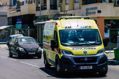 Kıbrıs Rum Kesimi 14 Mayıs 2020 Kıbrıs Rum Kesimi Kıbrıs Rum Kesimi 'nin Limasol adasının sokaklarında yürüyen geleneksel Kıbrıs ambulansı görülüyor