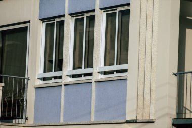 Kıbrıs Rum Kesimi 19 Mayıs 2020 'de Kıbrıs Rum Kesimi' nin Limasol adasındaki bir binanın cephesine baktı