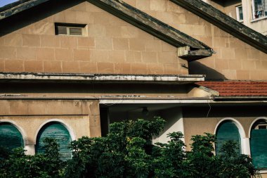 Kıbrıs Rum Kesimi 19 Mayıs 2020 'de Kıbrıs Rum Kesimi' nin Limasol adasındaki bir binanın cephesine baktı