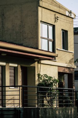 Kıbrıs Rum Kesimi 19 Mayıs 2020 'de Kıbrıs Rum Kesimi' nin Limasol adasındaki bir binanın cephesine baktı