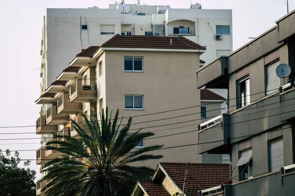 Limassolキプロス2020年5月19日キプロス島のLimassolの通りにある建物のファサードの眺め — ストック写真