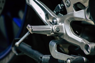 Kıbrıs Rum Kesimi 21 Mayıs 2020 'de Kıbrıs Rum Kesimi' nin Limasol adasının sokaklarına park edilmiş bir motosikletin kapatılması