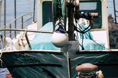 Kıbrıs Rum Kesimi 21 Mayıs 2020, Kıbrıs Rum Kesimi 'ndeki Limasol limanında demirlemiş bir teknenin kapatılması