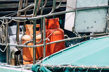 Kıbrıs Rum Kesimi 21 Mayıs 2020, Kıbrıs Rum Kesimi 'ndeki Limasol limanında demirlemiş bir teknenin kapatılması