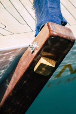 Kıbrıs Rum Kesimi 21 Mayıs 2020, Kıbrıs Rum Kesimi 'ndeki Limasol limanında demirlemiş bir teknenin kapatılması