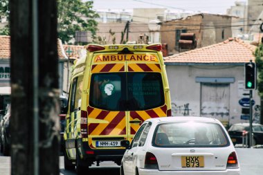 Kıbrıs Rum Kesimi 21 Mayıs 2020 Kıbrıs Rum Kesimi Kıbrıs Rum Kesimi 'nin Limasol adasının sokaklarında yürüyen geleneksel Kıbrıs ambulansı görülüyor