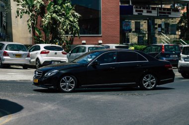 Kıbrıs Rum Kesimi 21 Mayıs 2020 'de Kıbrıs Rum Kesimi' nin Kıbrıs Rum Kesimi 'nin Limasol adasının sokaklarında geleneksel bir Kıbrıs taksisinin görüntüsü