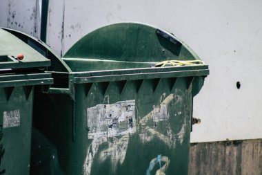 Kıbrıs Rum Kesimi 21 Mayıs 2020 'de Kıbrıs Rum Kesimi' nin Limasol adasında bir çöp konteynırının kapatılması