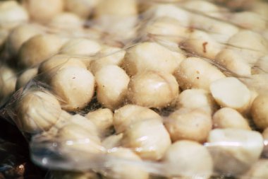 Kıbrıs Rum Kesimi 23 Mayıs 2020 'de Kıbrıs adasındaki Limasol pazarında satılan geleneksel kurutulmuş fındık manzarası