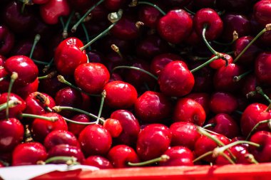 Kıbrıs Rum Kesimi 23 Mayıs 2020 'de Kıbrıs adasındaki Limasol pazarında satılan çeşitli taze meyvelerin manzarası