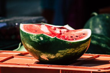 Kıbrıs Rum Kesimi 23 Mayıs 2020 'de Kıbrıs adasındaki Limasol pazarında satılan çeşitli taze meyvelerin manzarası