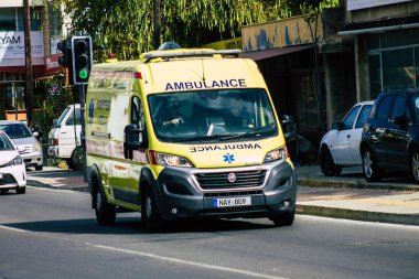 Kıbrıs Rum Kesimi 23 Mayıs 2020 Kıbrıs Rum Kesimi Kıbrıs Rum Kesimi 'nin Limasol adasındaki caddelerde yürüyen geleneksel Kıbrıs ambulansı görülüyor