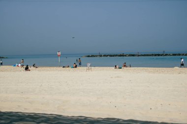 Tel Aviv İsrail 22 Mayıs 2020 İsrail 'in Tel Aviv sahilinde eğlenen kimliği belirsiz İsrail halkının görüntüsü