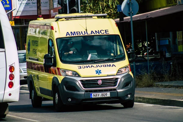 Limassol Chipre Mayo 2020 Vista Una Ambulancia Chipriota Tradicional Rodando —  Fotos de Stock