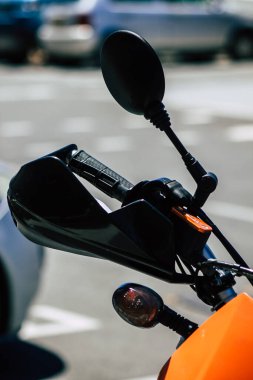 Kıbrıs Rum Kesimi 24 Mayıs 2020 'de Kıbrıs Rum Kesimi' nin Limasol adasında park halindeki bir KTM motosikletine yakın çekim