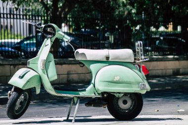 Kıbrıs Rum Kesimi 24 Mayıs 2020, Kıbrıs Rum Kesimi 'nin Limasol adasında eski bir Vespa scooter' ının kapatılması