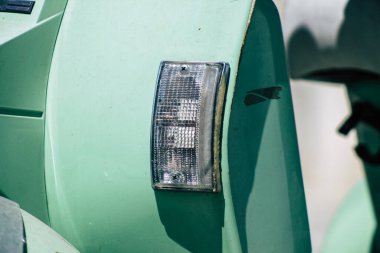 Kıbrıs Rum Kesimi 24 Mayıs 2020, Kıbrıs Rum Kesimi 'nin Limasol adasında eski bir Vespa scooter' ının kapatılması