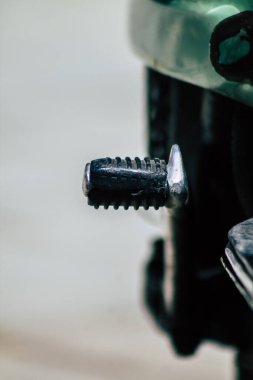Kıbrıs Rum Kesimi 24 Mayıs 2020, Kıbrıs Rum Kesimi 'nin Limasol adasında eski bir Vespa scooter' ının kapatılması