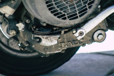 Kıbrıs Rum Kesimi 24 Mayıs 2020, Kıbrıs Rum Kesimi 'nin Limasol adasında eski bir Vespa scooter' ının kapatılması