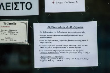 Kıbrıs Rum Kesimi 24 Mayıs 2020, Kıbrıs Rum Kesimi 'nin Limasol adasının sokaklarında meydana gelen koronavirüs salgını sırasında vatandaşların sağlığına yönelik koruyucu tedbirler hakkında bilgi