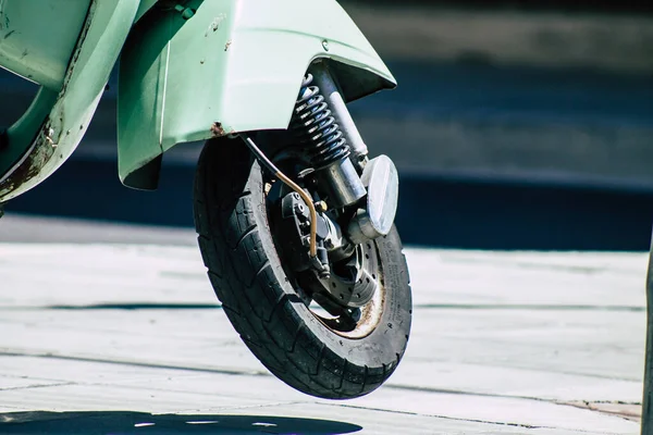 Limassol Chipre Mayo 2020 Acercamiento Una Vieja Scooter Vespa Estacionada —  Fotos de Stock