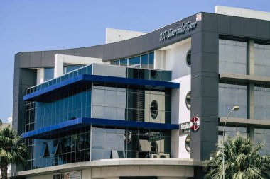 Kıbrıs Rum Kesimi 26 Mayıs 2020 'de Kıbrıs Rum Kesimi' nin Limasol adasındaki bir binanın cephesine baktı