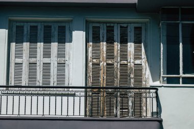 Kıbrıs Rum Kesimi 26 Mayıs 2020 'de Kıbrıs Rum Kesimi' nin Limasol adasındaki bir binanın cephesine baktı