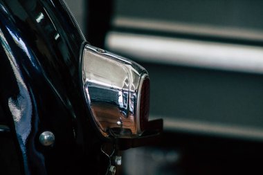 Kıbrıs Rum Kesimi 26 Mayıs 2020 'de Kıbrıs Rum Kesimi' nin Limasol adasının sokaklarına park edilmiş bir motosikletin kapatılması