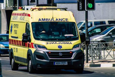 Kıbrıs Rum Kesimi 26 Mayıs 2020 Kıbrıs Rum Kesimi Kıbrıs Rum Kesimi 'nin Limasol adasının sokaklarında yürüyen geleneksel Kıbrıs ambulansı görülüyor