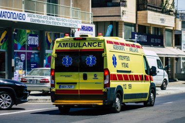 Kıbrıs Rum Kesimi 26 Mayıs 2020 Kıbrıs Rum Kesimi Kıbrıs Rum Kesimi 'nin Limasol adasının sokaklarında yürüyen geleneksel Kıbrıs ambulansı görülüyor