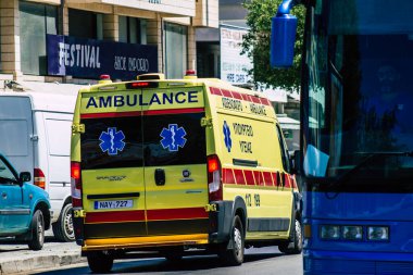 Kıbrıs Rum Kesimi 26 Mayıs 2020 Kıbrıs Rum Kesimi Kıbrıs Rum Kesimi 'nin Limasol adasının sokaklarında yürüyen geleneksel Kıbrıs ambulansı görülüyor