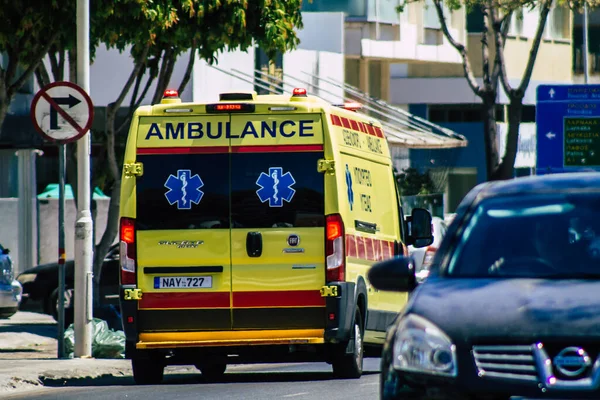 Limassol Cypern Maj 2020 Visa Traditionell Cypriotisk Ambulans Rullande Gatorna — Stockfoto