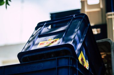 Kıbrıs Rum Kesimi 26 Mayıs 2020, Kıbrıs Rum Kesimi 'ndeki Limasol bira fabrikasında Keo bira kutularının görüntüsü