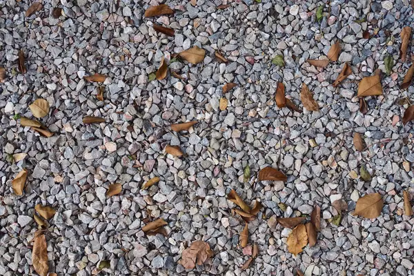 Bahçe katında taş