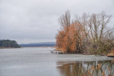  Sonbaharda su manzarası