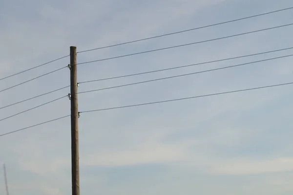 Gökyüzünde elektrikli sütunlar