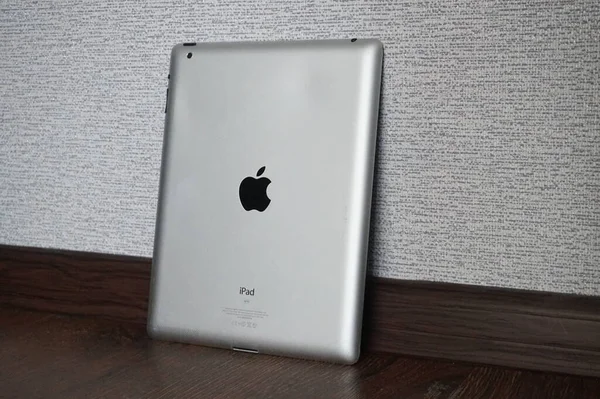 Duvarın Yanındaki Gri Ipad — Stok fotoğraf